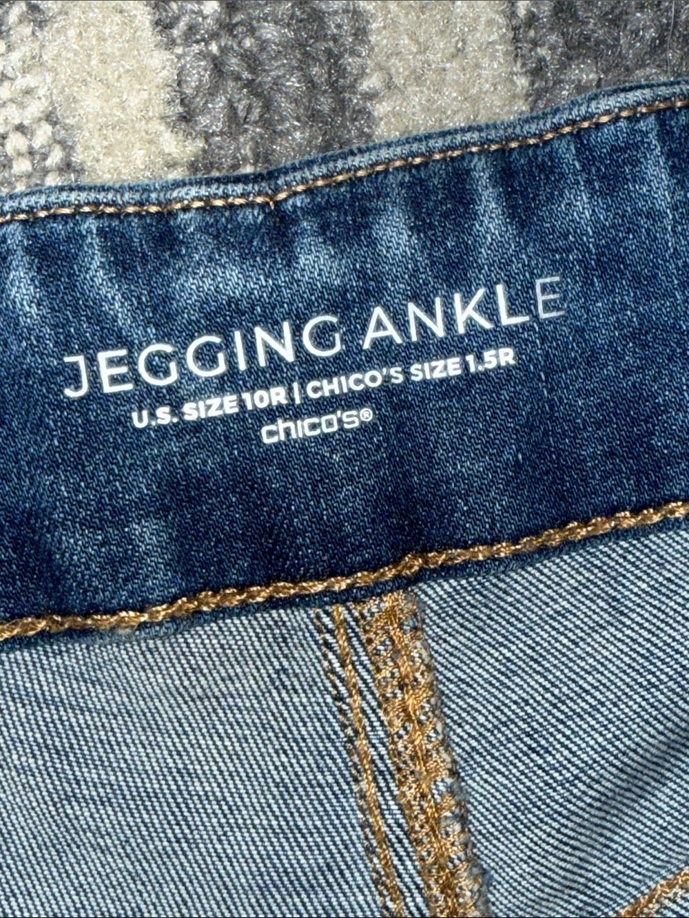 Size 10 Chico's Medium Blue Pill on Skinny Jeans with Frayed V-Hem. Super cute - Picture 3 of 4